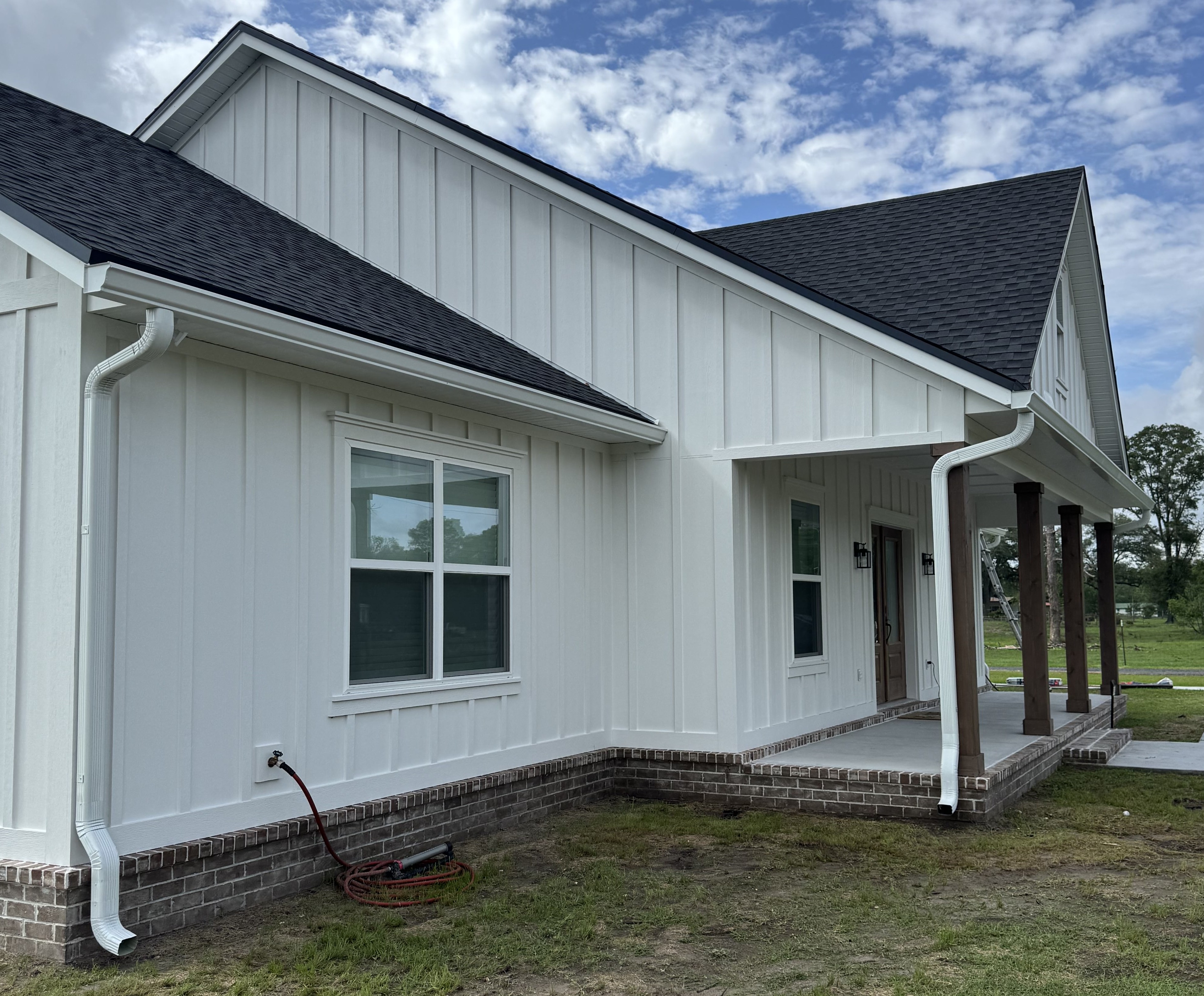 Custom extruded seamless gutters on jobsite